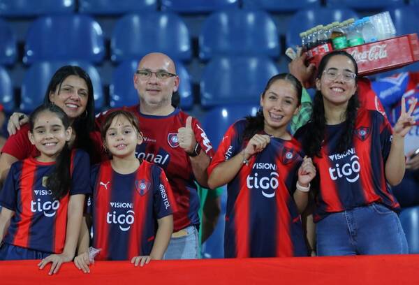 La Nueva Olla se llenó de mujeres en el día de la mujer paraguaya