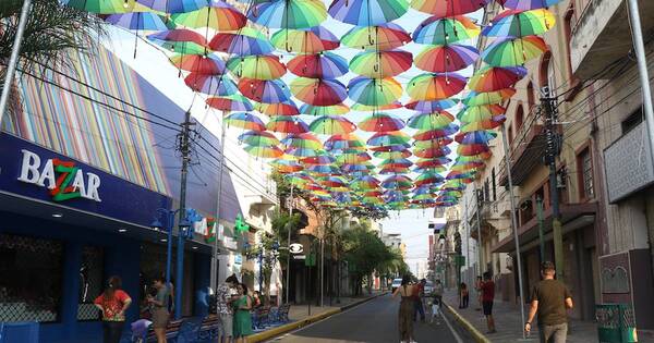 La Nación / Los comercios invierten en el centro de Asunción