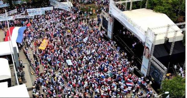 La Nación / “Solo se ocupa del ex presidente”