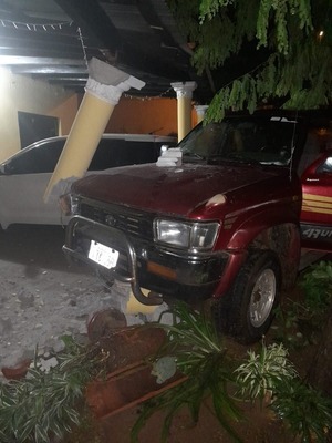 Camioneta impacta contra una vivienda en Yby Yaú