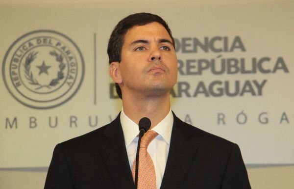 Macho con Argentina, sumiso con los yanquis - Informatepy.com