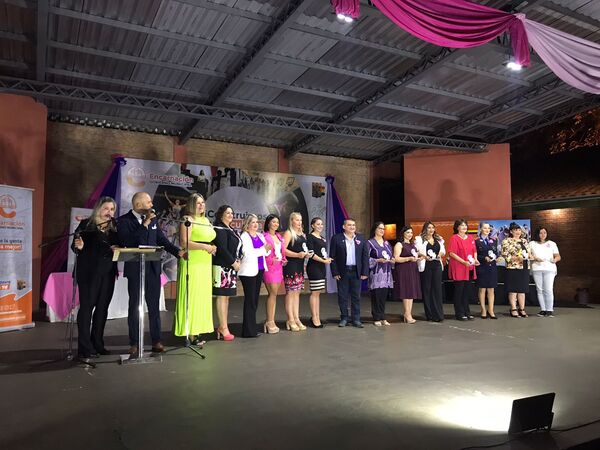 Municipio encarnaceno entregó reconocimiento a 10 mujeres que inspiran