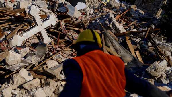 Turquía comienza a reconstruir vivienda para 1,5 millones personas tras el terremoto - El Independiente