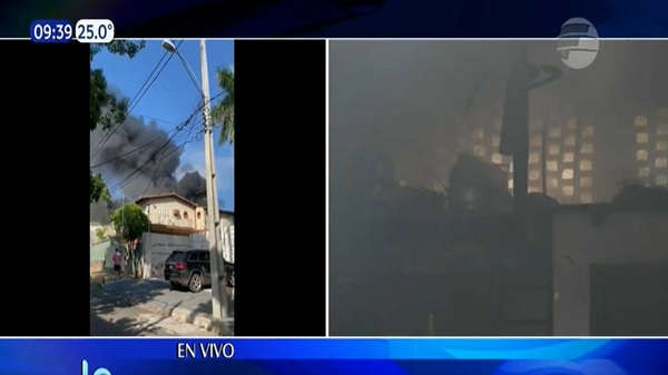 Incendio en taller afectó a dos vehículos en Asunción - Noticias Paraguay