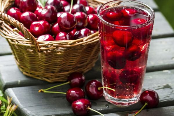 Cinco beneficios de tomar zumo de cereza