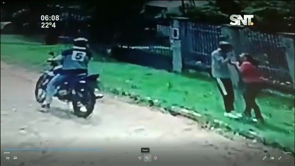 Forcejeó con los delincuentes - SNT