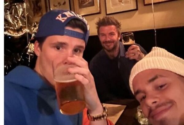 “¡Finalmente!”: David Beckham le regala a su hijo Cruz su primera cerveza legal