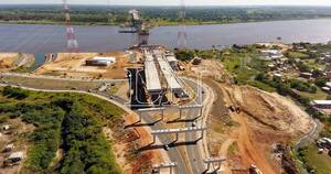La Nación / Vano central del puente Héroes del Chaco está a 130 metros de su unión física