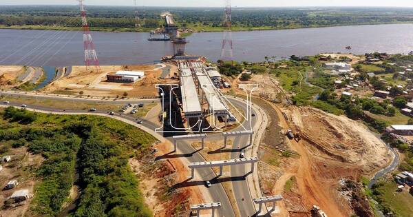 La Nación / Vano central del puente Héroes del Chaco está a 130 metros de su unión física
