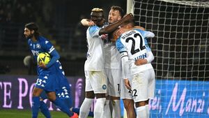 Napoli agranda la racha en Empoli