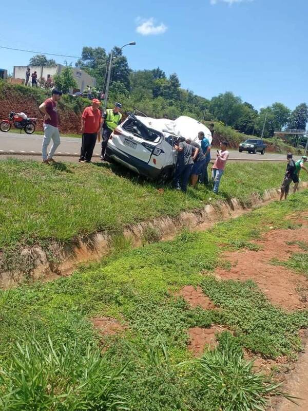 Venía en su camioneta y quedó toda chalas después de un feroz vuelo