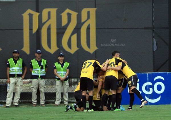 Versus / Con tres flechazos, Guarani cazó al Chanchón en Dos Bocas