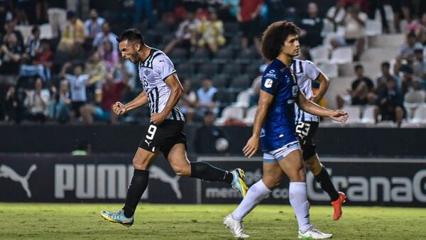 Libertad cumple con el pronóstico y vence a Tacuary