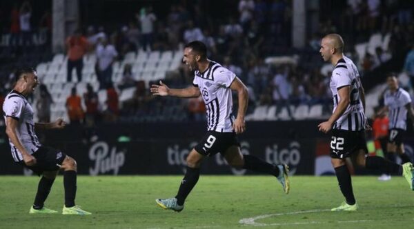 Libertad triunfa ante Tacuary y se aferra a la punta