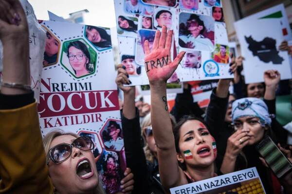 Diario HOY | Envenenan a alumnas de colegios femeninos en Irán para obligarlos a cerrar