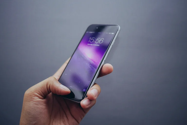 Esta función clona mi voz para responder si el celular está en silencio