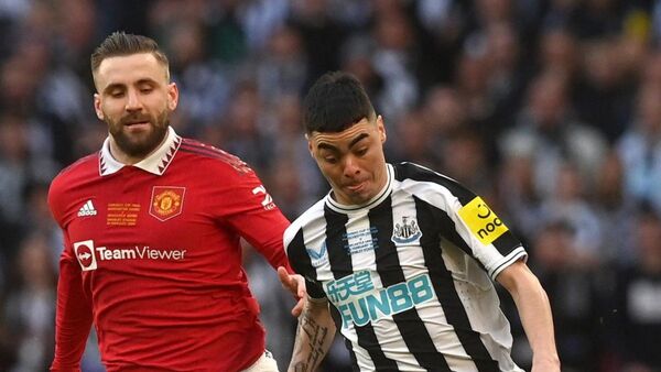 Manchester United corta su sequía de títulos ante Newcastle