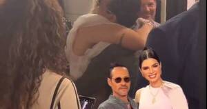 La Nación / ¿Despertó los celos de Nadia? Marc Anthony se mostró muy cariñoso con otra mujer