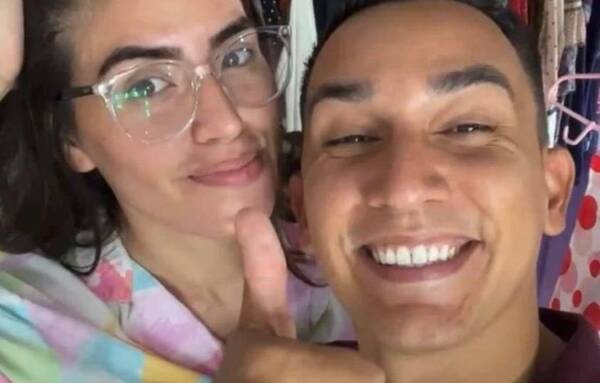 [GALERÍA] Viralizan publicaciones de la pareja de Mariano "educando" a sus clientes