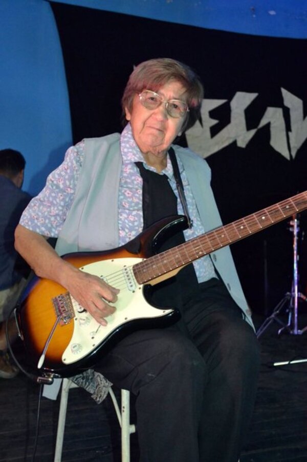 Falleció Catunga, la primera guitarrista paraguaya de rock