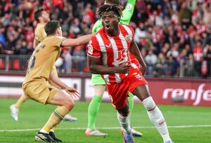 Versus / Barcelona cae ante Almería y da esperanzas al Real Madrid