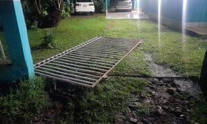 Adicto derribó portón y amenazó con varilla de hierro a su madre