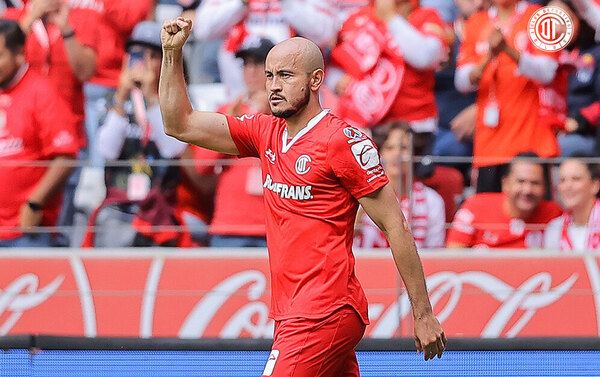 Versus / Con un gol de Carlos González, Toluca gana y se afianza como escolta en el fútbol mexicano