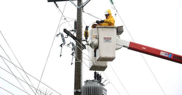 La Nación / Ande reparó a nivel país 542 alumbrados y montó 73 transformadores nuevos