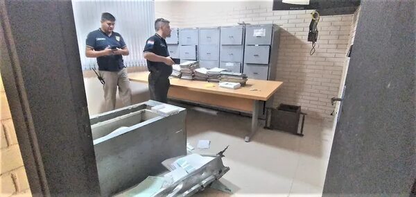 Carapeguá: desconocidos ingresan al local del CAH, destruyen caja fuerte y se alzan con una tablet - Nacionales - ABC Color