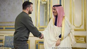 Arabia Saudita dona 400 millones a Ucrania y pide fin de la guerra