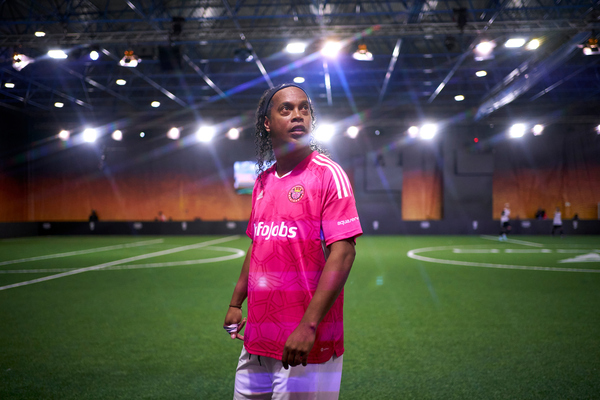 Diario HOY | Ronaldinho debutó en la Kings League de Gerard Piqué