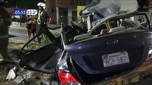 Pareja falleció tras chocar contra un árbol