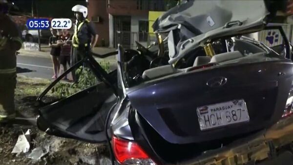 Pareja falleció tras chocar contra un árbol