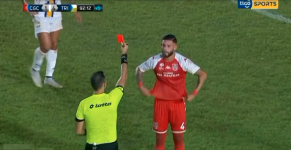 Versus / Tobías Castellano hizo un gesto raro y sufrió una insólita expulsión