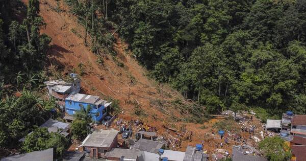La Nación / Brasil: sube a 65 la cifra de muertos tras lluvias récord