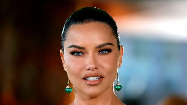 Adriana Lima, nueva embajadora FIFA para los aficionados