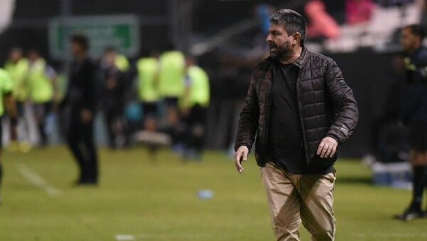 Humberto Ovelar deja de ser entrenador del General Caballero