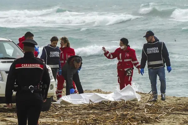 Italia: Cifra de migrantes muertos en naufragio aumenta a 62 - .::Agencia IP::.