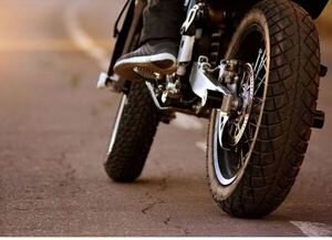 Incautan una moto y aprehenden a joven que se negó a mostrar sus documentos - La Clave