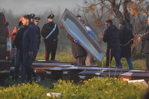 Un centenar de personas han muerto en el naufragio de Calabria, según la OIM - Mundo - ABC Color