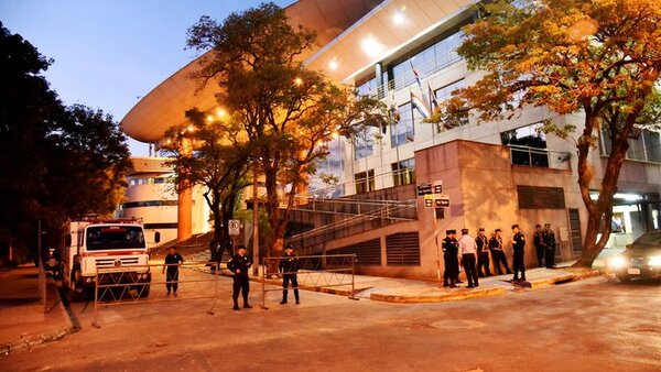 Crimen organizado tiene tentáculos en el Congreso, afirman opositores