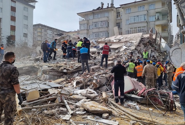 Diario HOY | Al menos un muerto y decenas de heridos en réplica de sismo en Turquía
