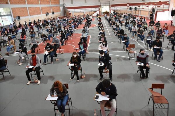 Becas Itaipu: Este miércoles se publica lista de postulantes habilitados para el examen - La Clave