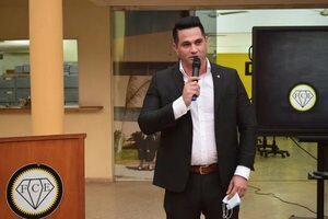 Estudiantes piden renuncia de un decano imputado por tráfico de armas en Caaguazú - Nacionales - ABC Color