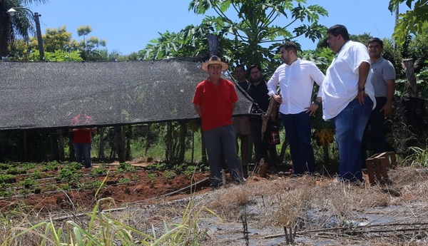 Candidato a diputado visita a emprendedor en Areguá
