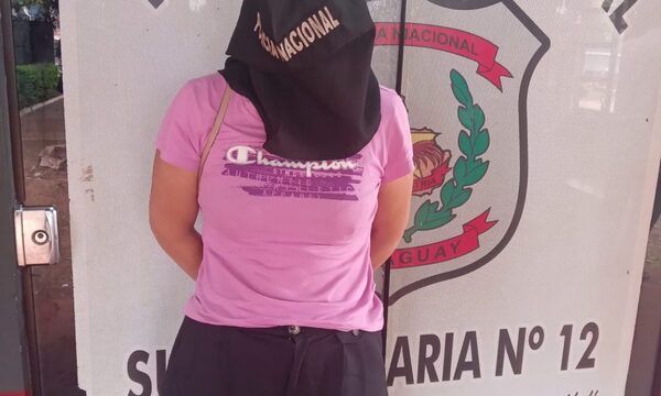 Mujer es detenida tras volver de España e intentar sacar a la fuerza a su hija de su casa