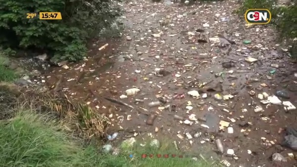 Viviendo entre agua y basura - C9N