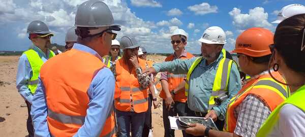 Diario HOY | Verifican situación del programa de viviendas del Bañado Tacumbú