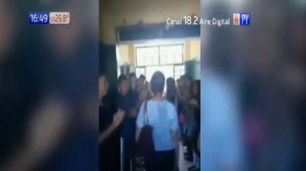 Tierna despedida a docente jubilada - Noticias Paraguay