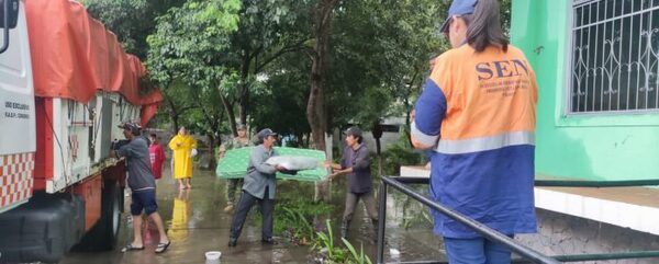 Gobierno acerca asistencia a familias afectadas por las inundaciones en el norte - El Trueno